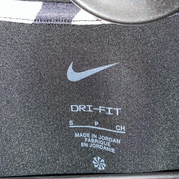 Nike Dri-Fit - Picture 2 of 3